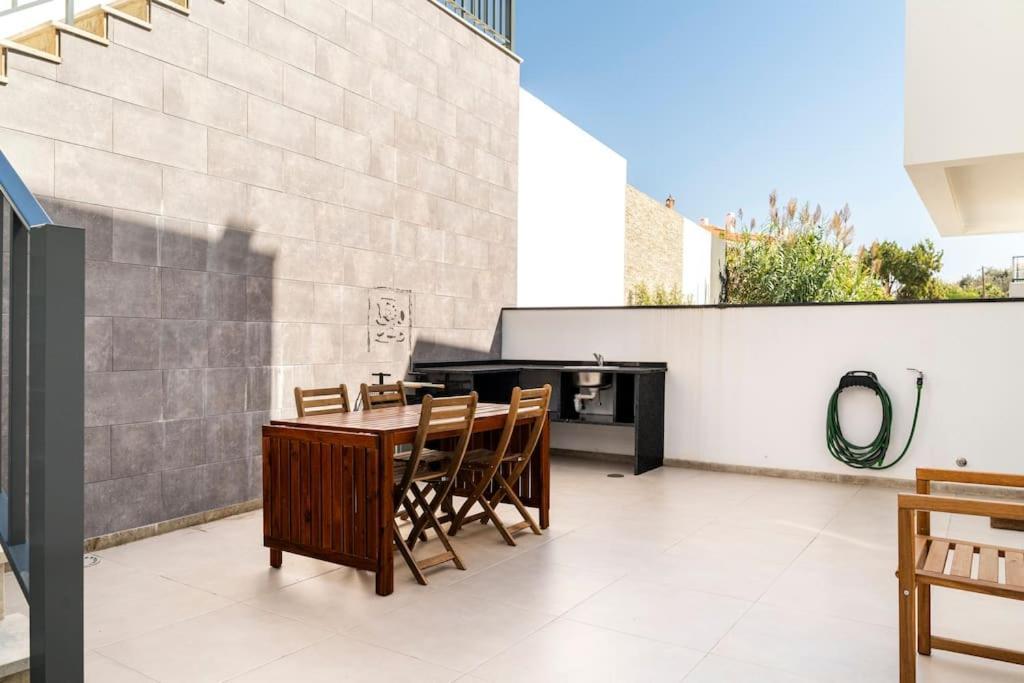 Beach, Ocean View & Bright House Ericeira Exterior photo